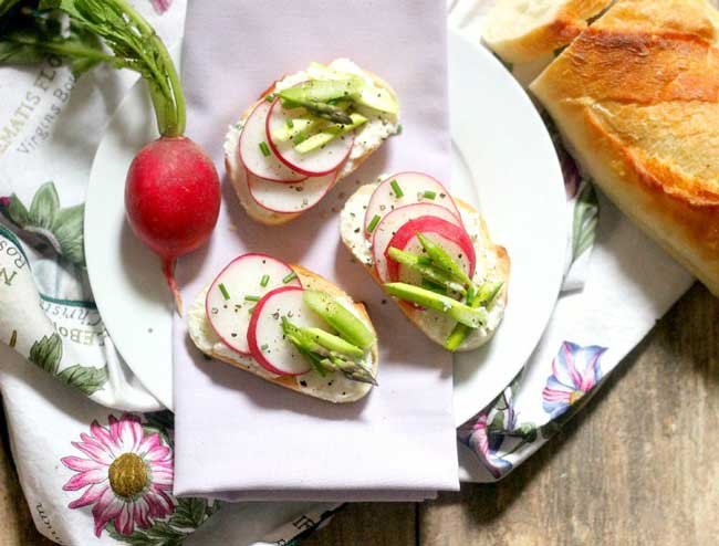 An overhead view of 3 slices of ricotta bruschetta.